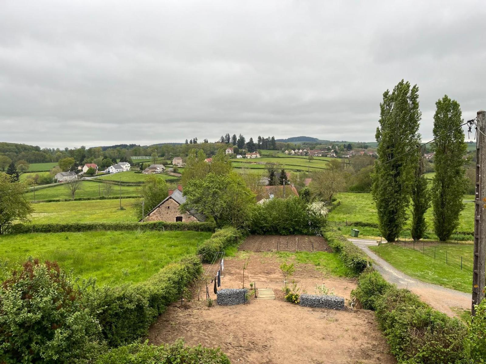 Domaine Du Pavillon Gite 15 Personnes Issy-l'Eveque Екстер'єр фото